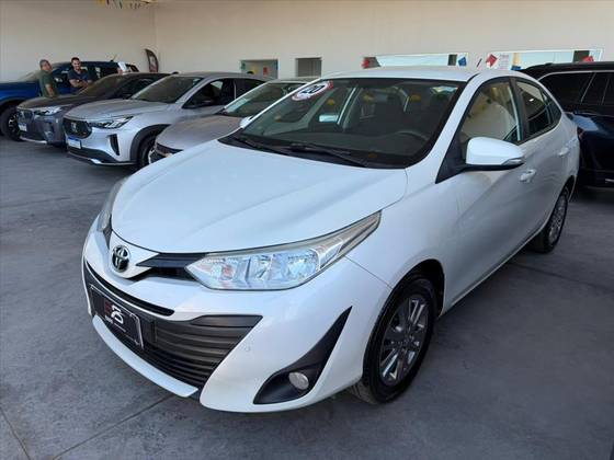 TOYOTA YARIS 1.5 16V FLEX SEDAN XL PLUS TECH MULTIDRIVE TOYOTA YARIS 1.5 16V FLEX SEDAN XL PLUS TECH MULTIDRIVE